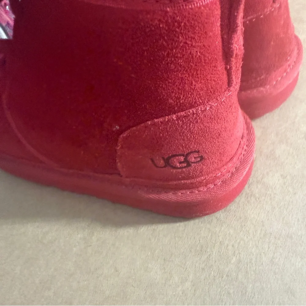 UGG Big Kids NEUMEL II Boots Samba Red! Size 4